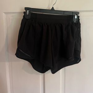 Lululemon Black Hotty Hot Shorts 4”